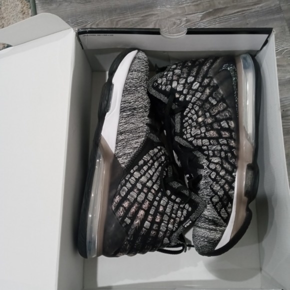 Basketball shoes main image 6